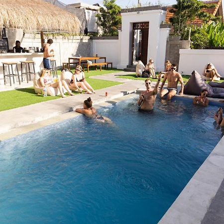 Zentiga Surf Hostel Canggu Zewnętrze zdjęcie