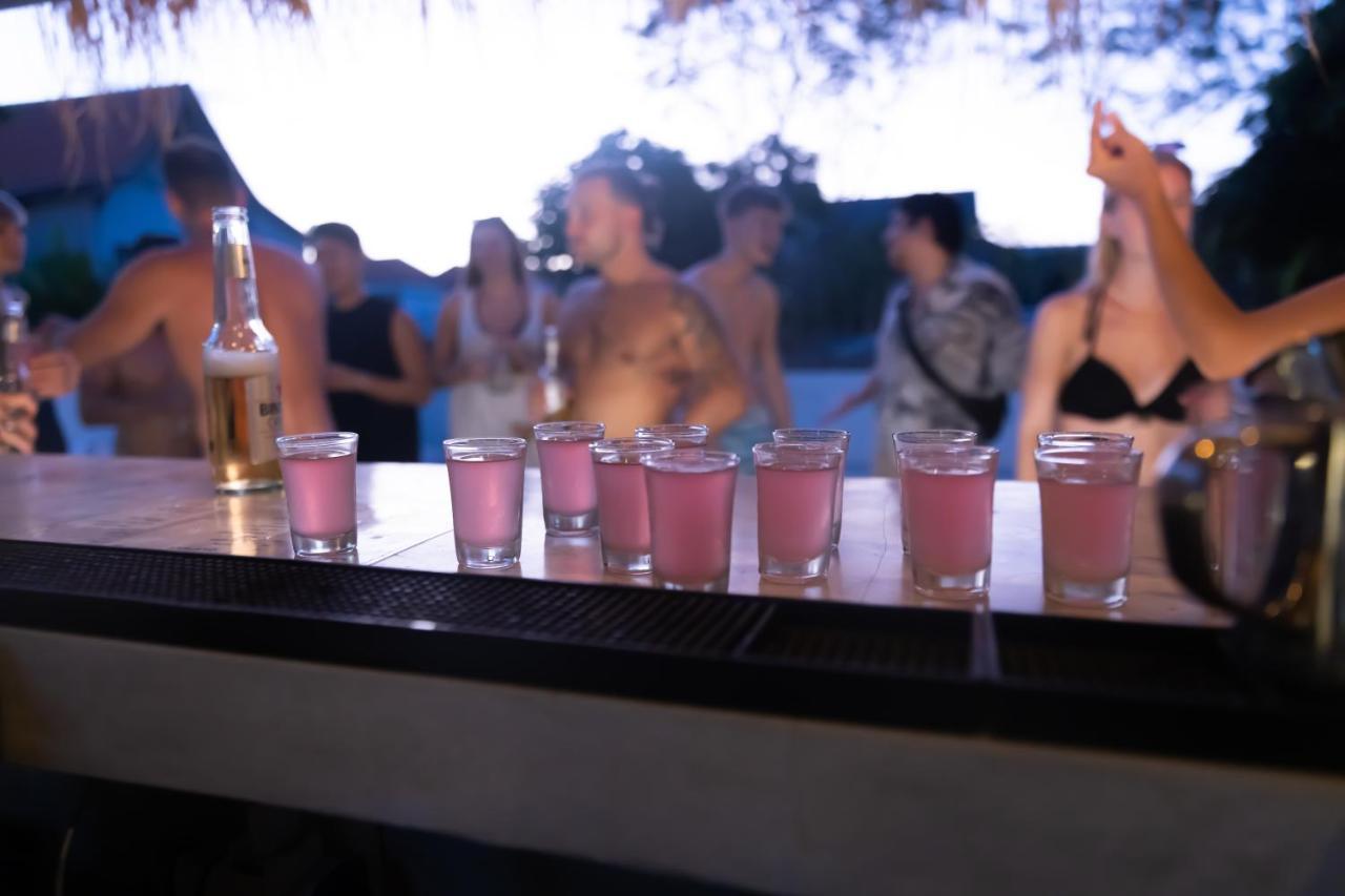 Zentiga Surf Hostel Canggu Zewnętrze zdjęcie